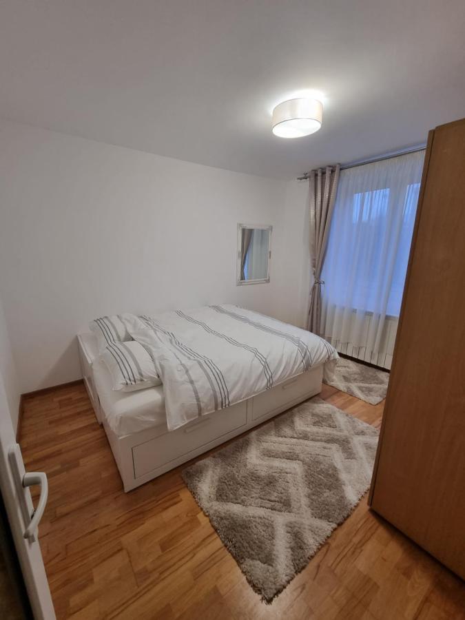 Apartament Chaplins 3 Camere Piatra Neamţ Exterior foto